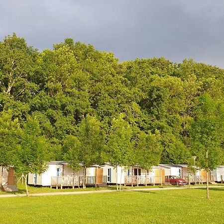 Camping Le Pre Cathare Lavelanet Bagian luar foto
