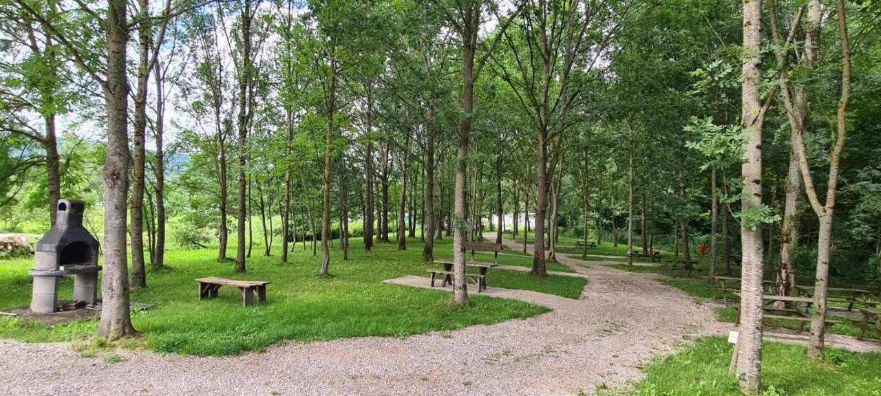 Camping Le Pre Cathare Lavelanet Bagian luar foto