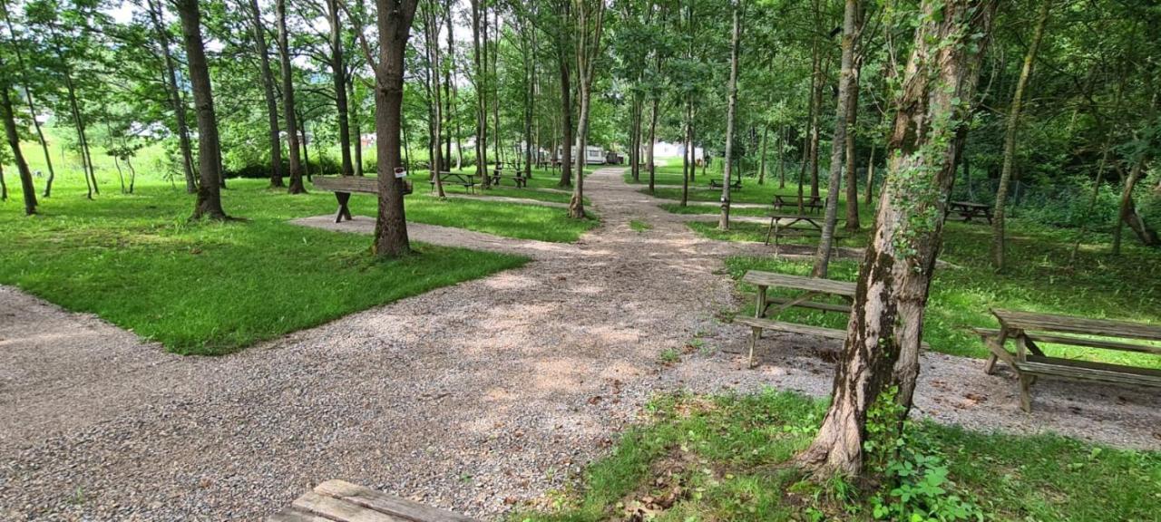 Camping Le Pre Cathare Lavelanet Bagian luar foto