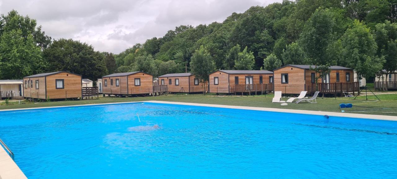 Camping Le Pre Cathare Lavelanet Bagian luar foto