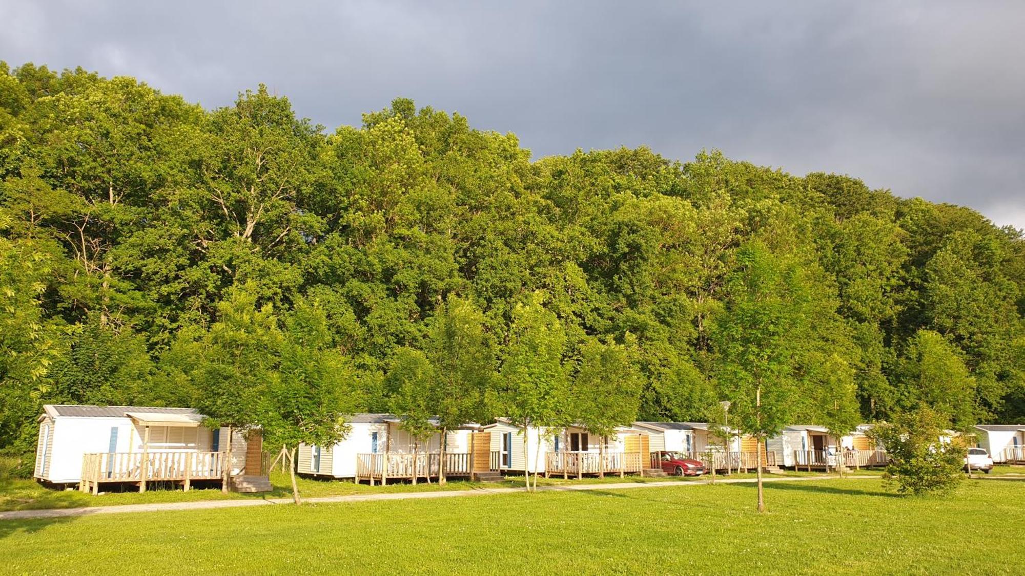 Camping Le Pre Cathare Lavelanet Bagian luar foto