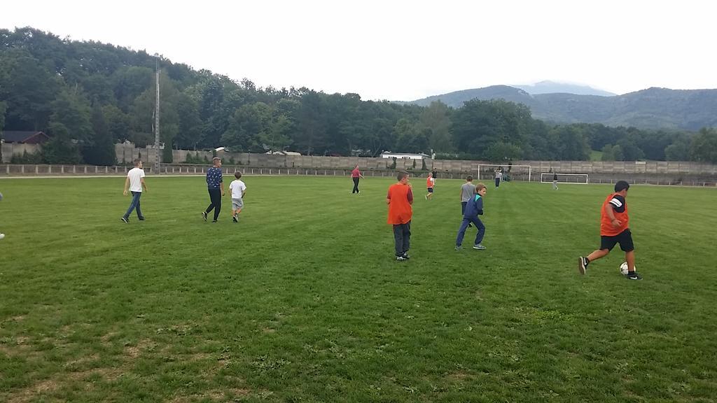 Camping Le Pre Cathare Lavelanet Bagian luar foto