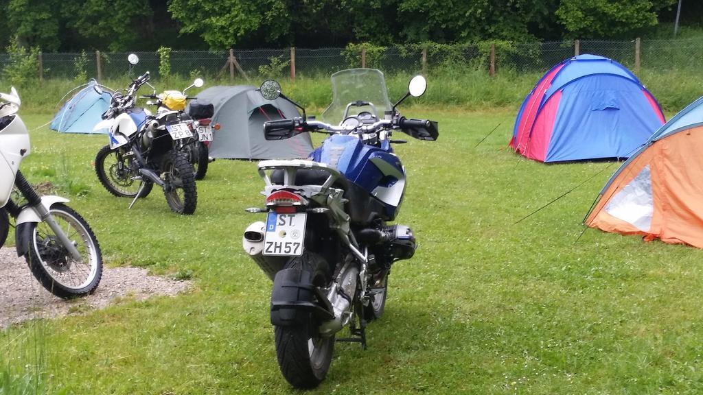 Camping Le Pre Cathare Lavelanet Bagian luar foto