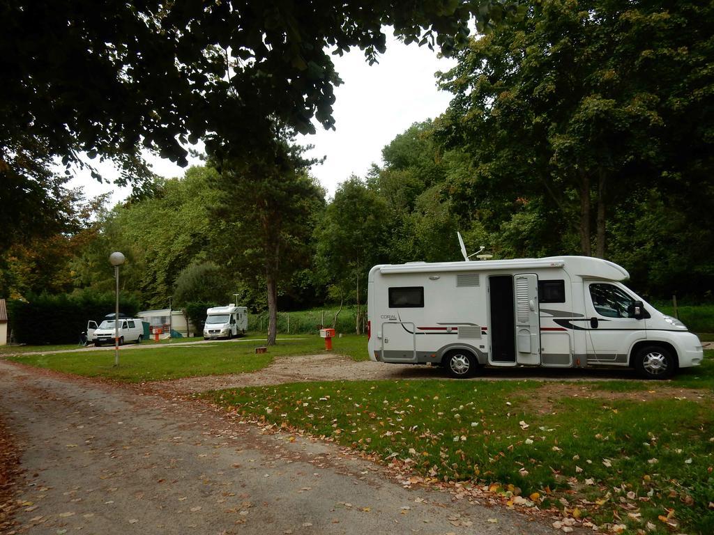 Camping Le Pre Cathare Lavelanet Bagian luar foto